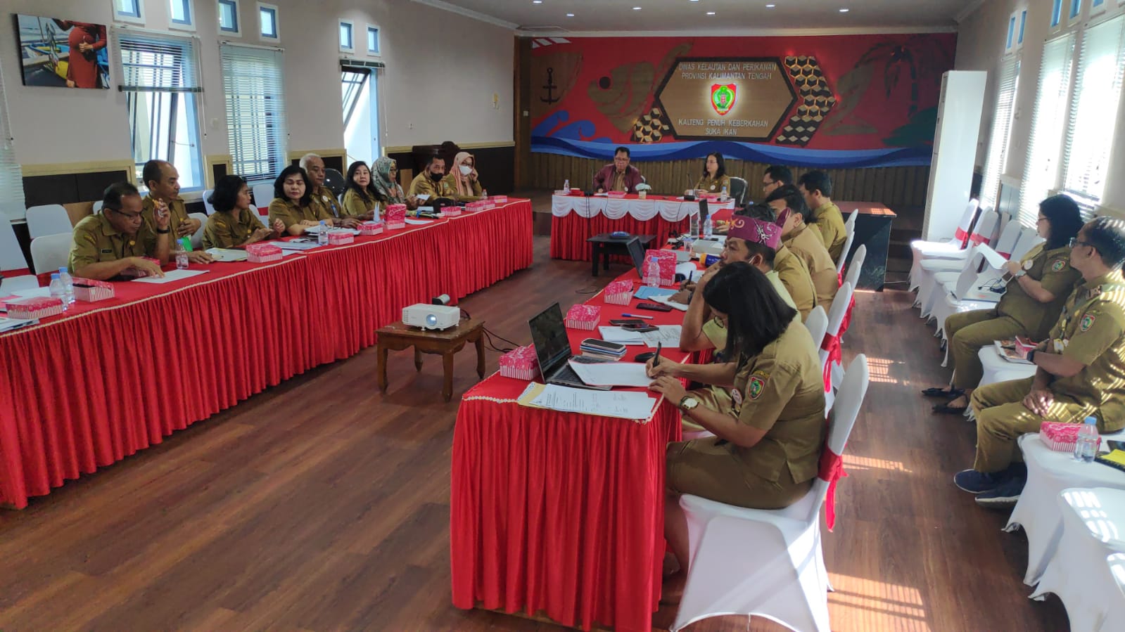 Kepala Dislutkan Prov. Kalteng Pimpin Rapat Evaluasi dan Pengendalian Pelaksanaan APBD dan APBN Serta Progres Pengadaan Barang/Jasa