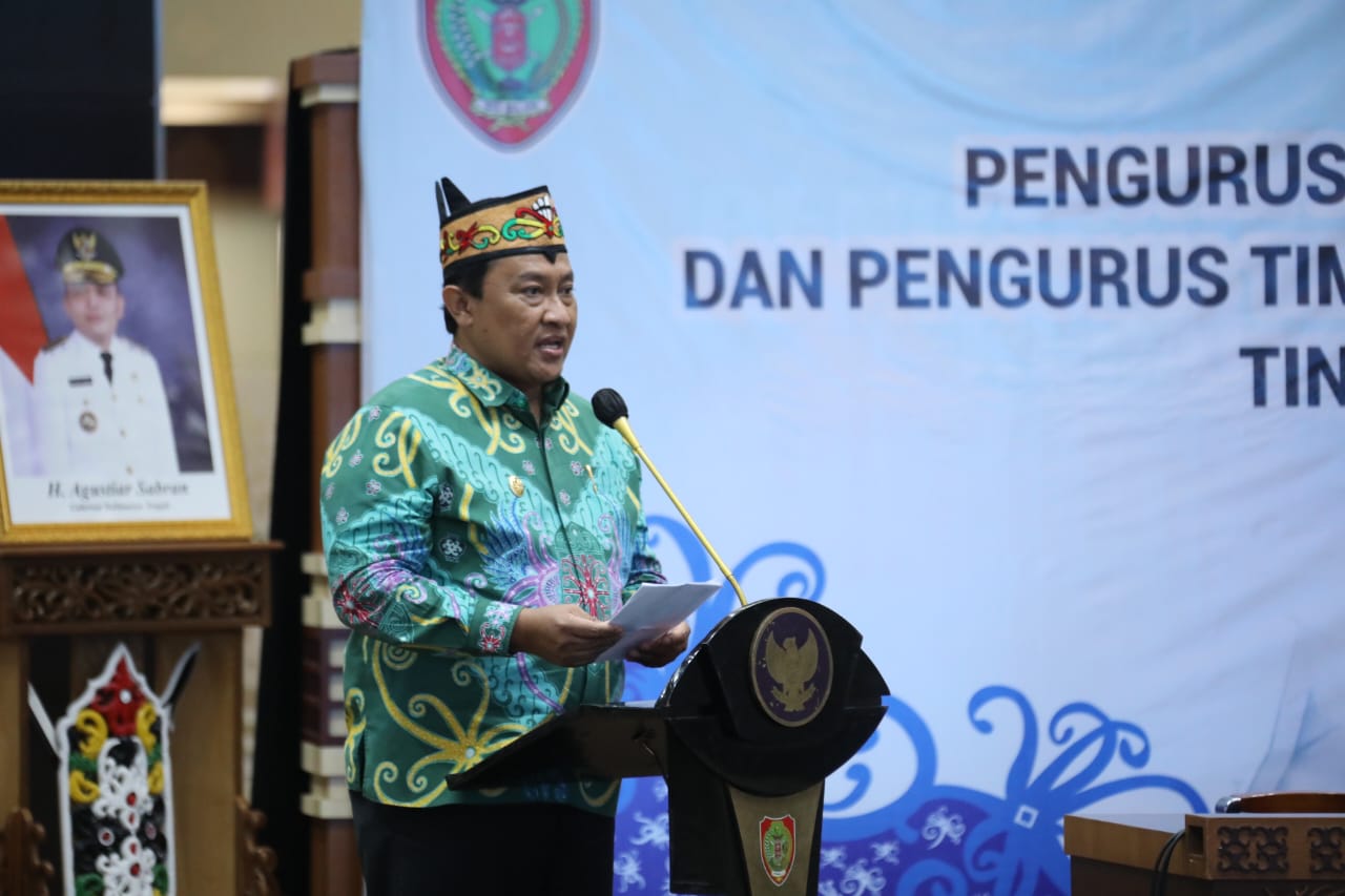Gubernur Kalteng Agustiar Sabran Lantik Pengurus Dekranasda dan Pengurus Tim Pembina Posyandu