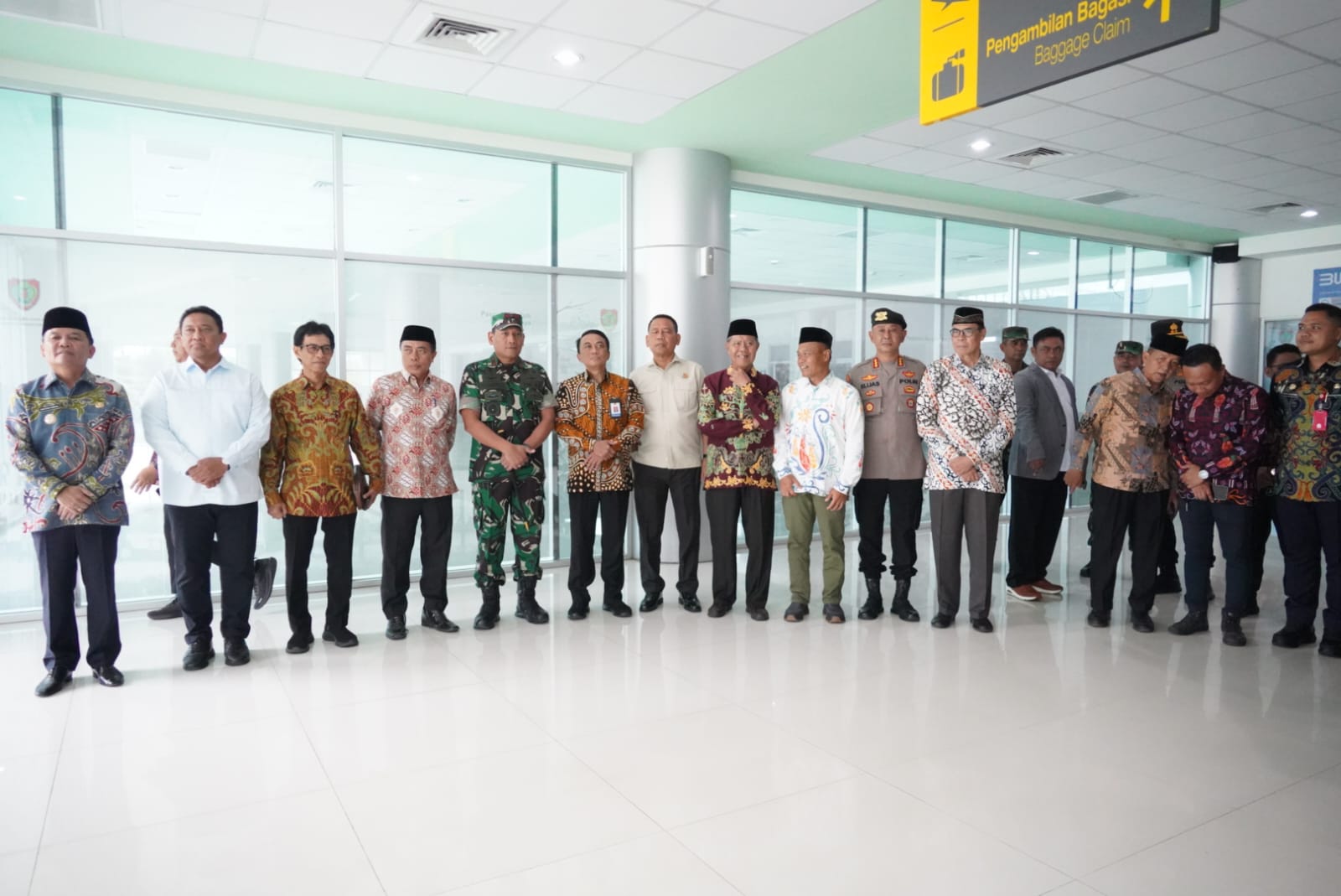 Gubernur Kalteng Agustiar Sabran Didampingi Wagub Edy Pratowo Sambut Kedatangan Menteri Pendidikan Dasar dan Menengah Abdul Muti
