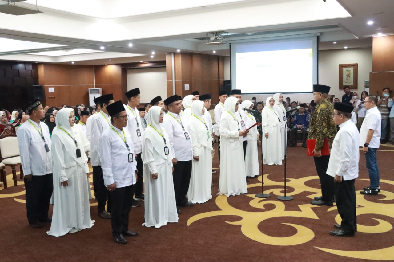 Plt. Sekda M. Katma F. Dirun Hadiri Pelantikan Pengurus Masyarakat Ekonomi Syariah Kalteng Periode 1446-1451 H