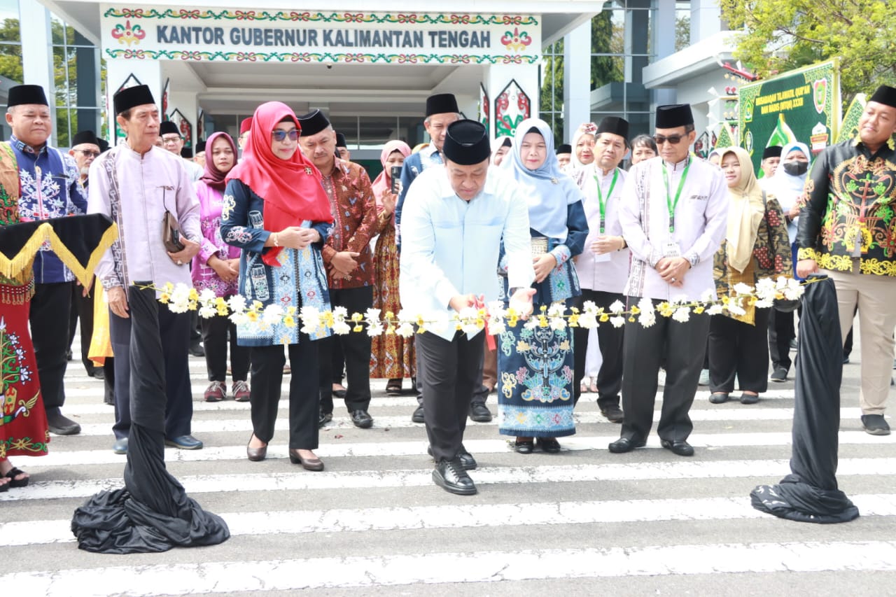 Wagub Kalteng Edy Pratowo Lantik Dewan Hakim dan Panitera MTQH XXXII