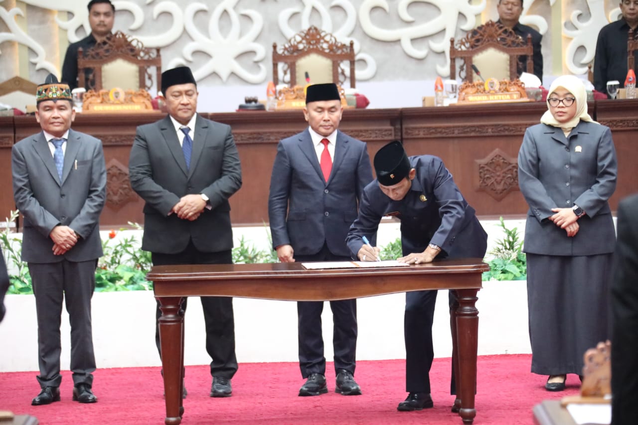 Gubernur Kalteng Sugianto Sabran dan Wagub Edy Pratowo Hadiri Rapat Paripurna ke-3 Masa Persidangan II Tahun Sidang 2025