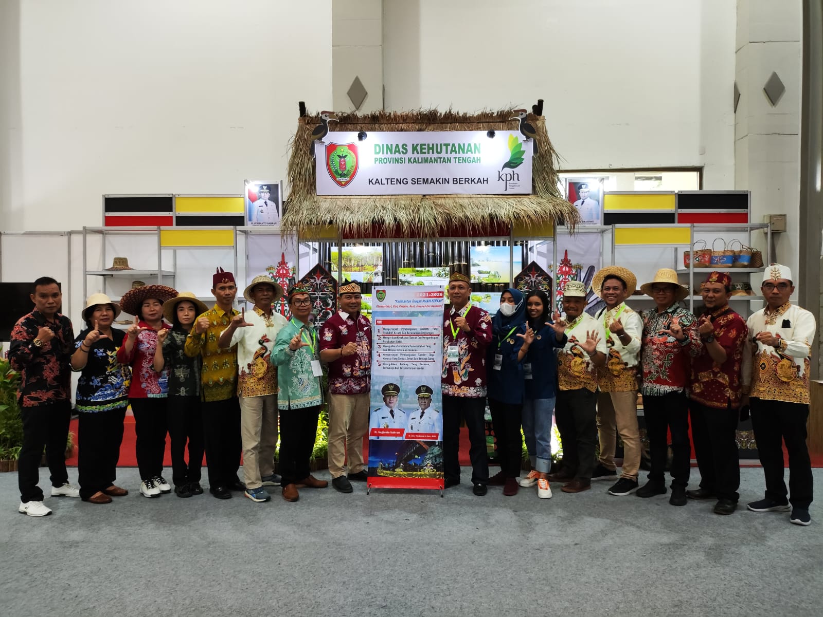 Pemerintah Provinsi Kalteng Sabet Penghargaan Stand Terbaik II di 13th Indonesia Green Forestry and Environment Expo