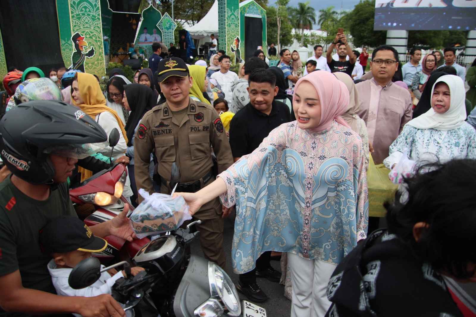 Satpol PP Prov. Kalteng Laksanakan Pengamanan Kegiatan Gerakan Pembagian 1.000 Takjil