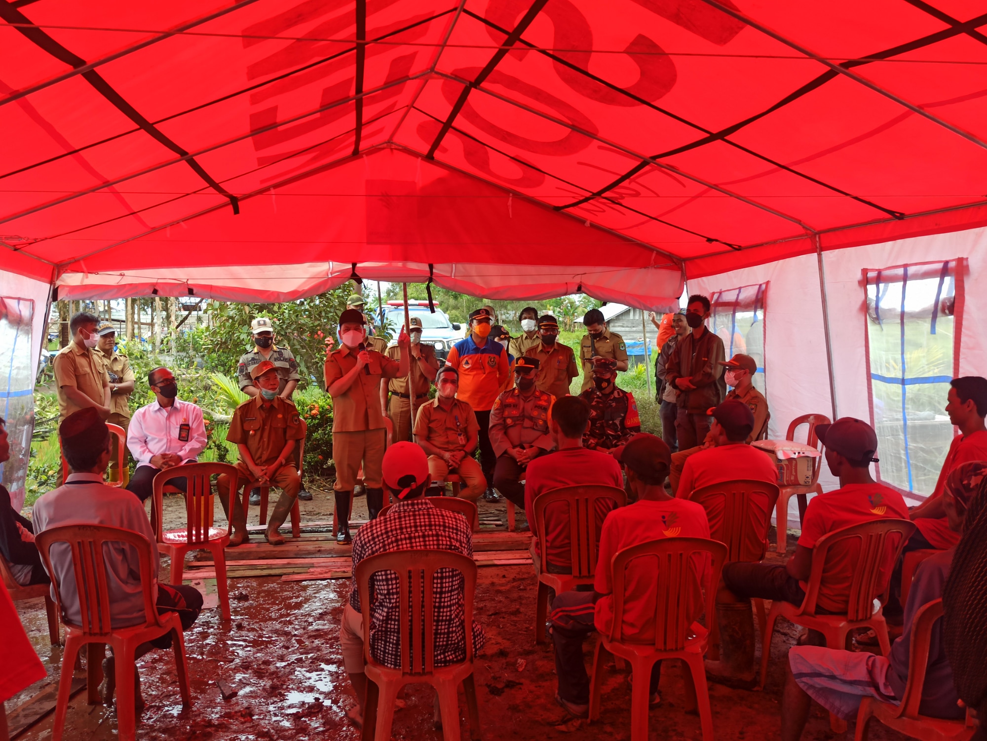 Pemkab Kapuas Beri Bantuan Kepada Masyarakat Yang Terkena Bencana Putting Beliung