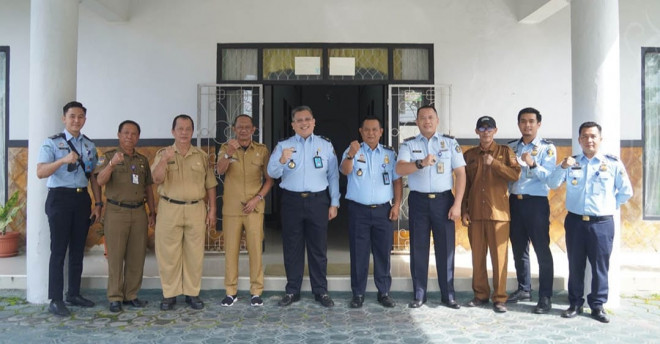 Divisi Keimigrasian Kanwil Kumham Kalteng Kunjungi Badan Kesbangpol Kobar