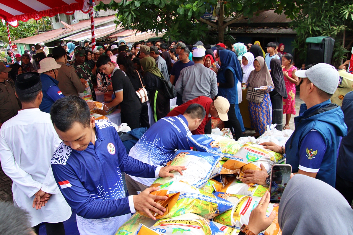 Kadis PMD Buka Pasar Murah di Dermaga Flamboyan