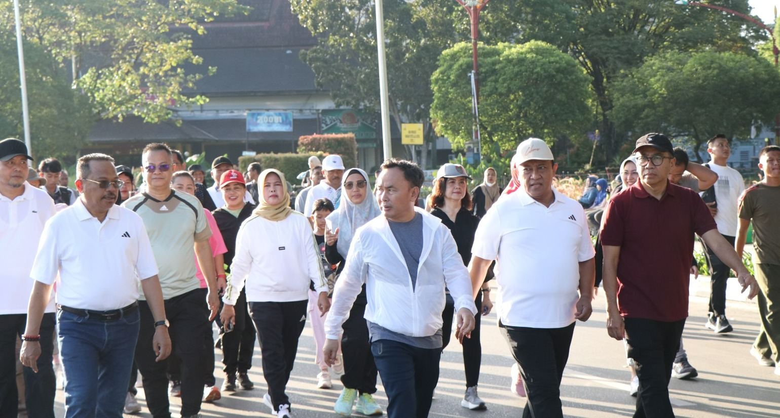 Kepala BKD Prov. Kalteng Hadiri Kegiatan Jalan Sehat dan Pasar Murah yang Diselenggarakan Oleh Pemprov Kalteng