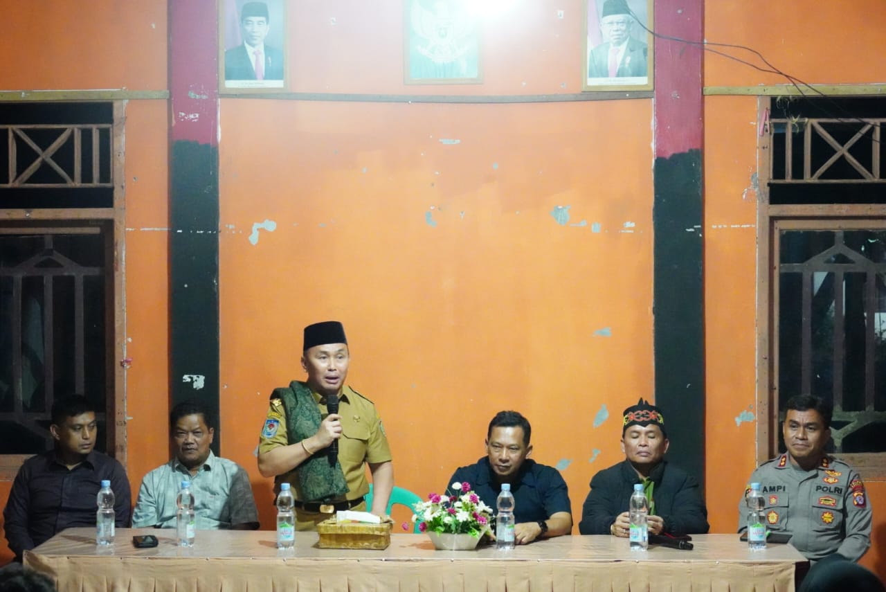 Gubernur Kalteng Sugianto Sabran Berdialog Dengan Warga Desa Bangkal