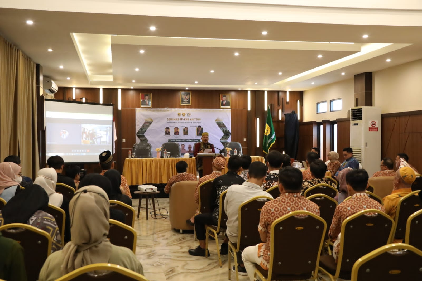 Sekda Prov. Kalteng Buka Secara Resmi Seminar Forum Pemuda KKB Kalteng