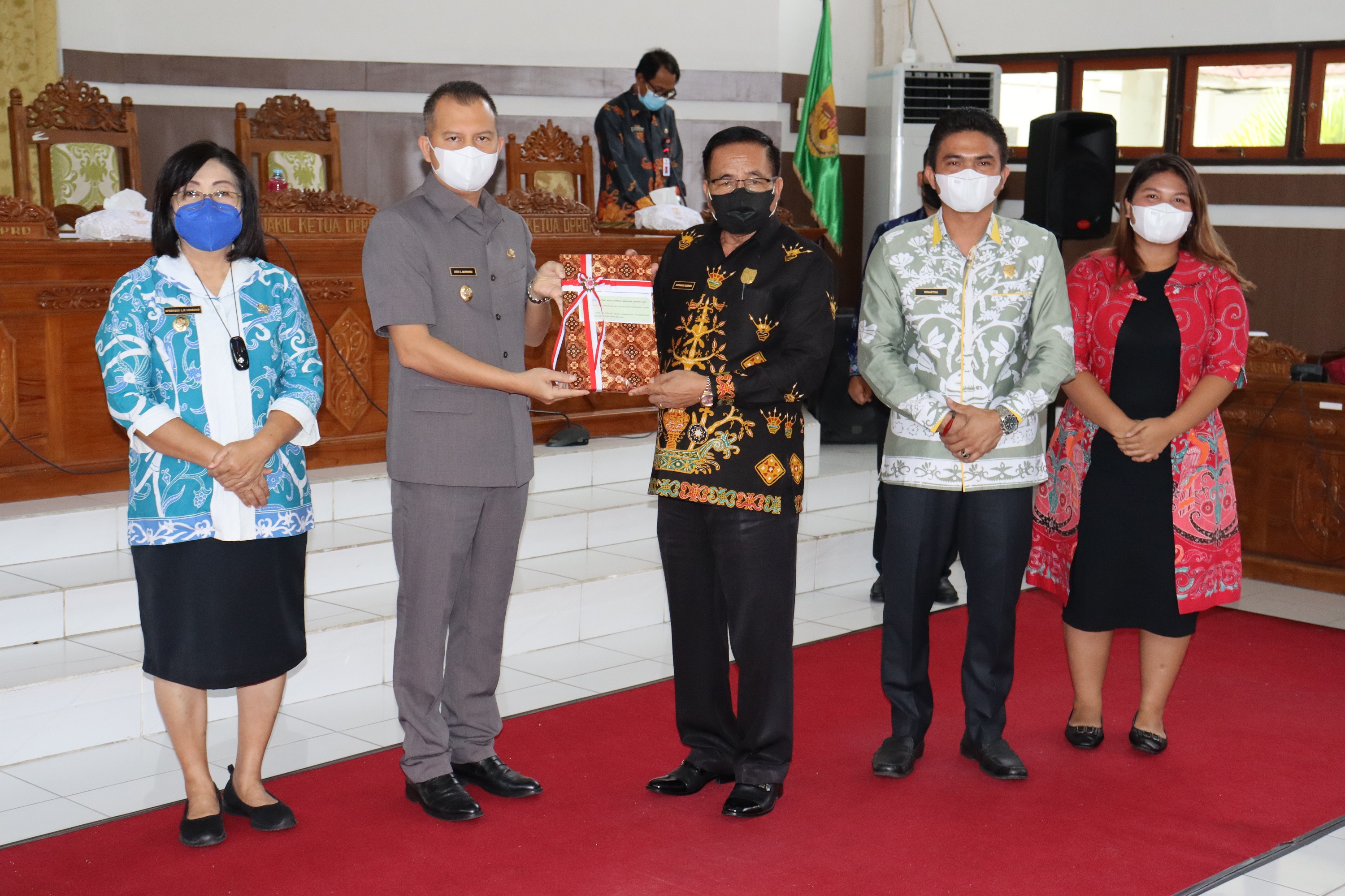 Bupati Gumas Sampaikan 2 Buah Raperda Kab. Gumas Tahun 2022