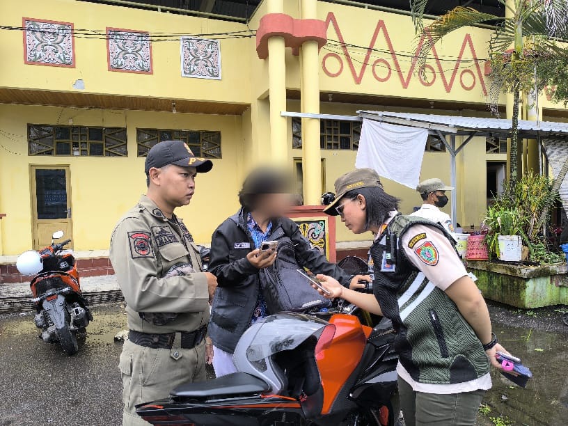 Satpol PP Prov. Kalteng Laksanakan Penertiban Pelajar yang Kedapatan Bolos Saat Jam Pelajaran