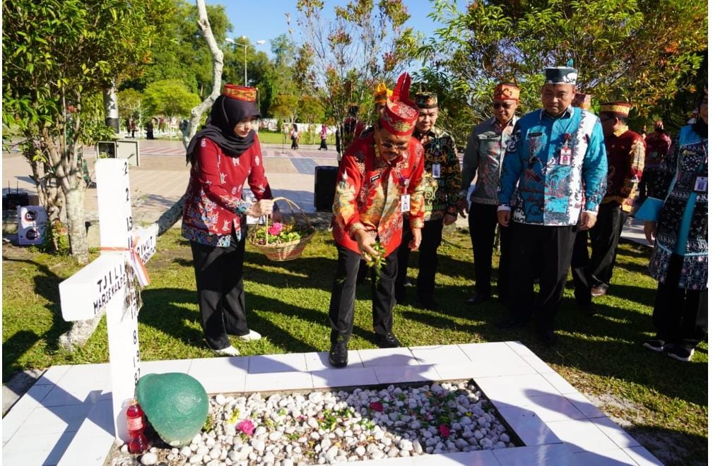 Pemprov. Kalteng Laksanakan Upacara Ziarah dan Tabur Bunga di Taman Makam Pahlawan Sanaman Lampang