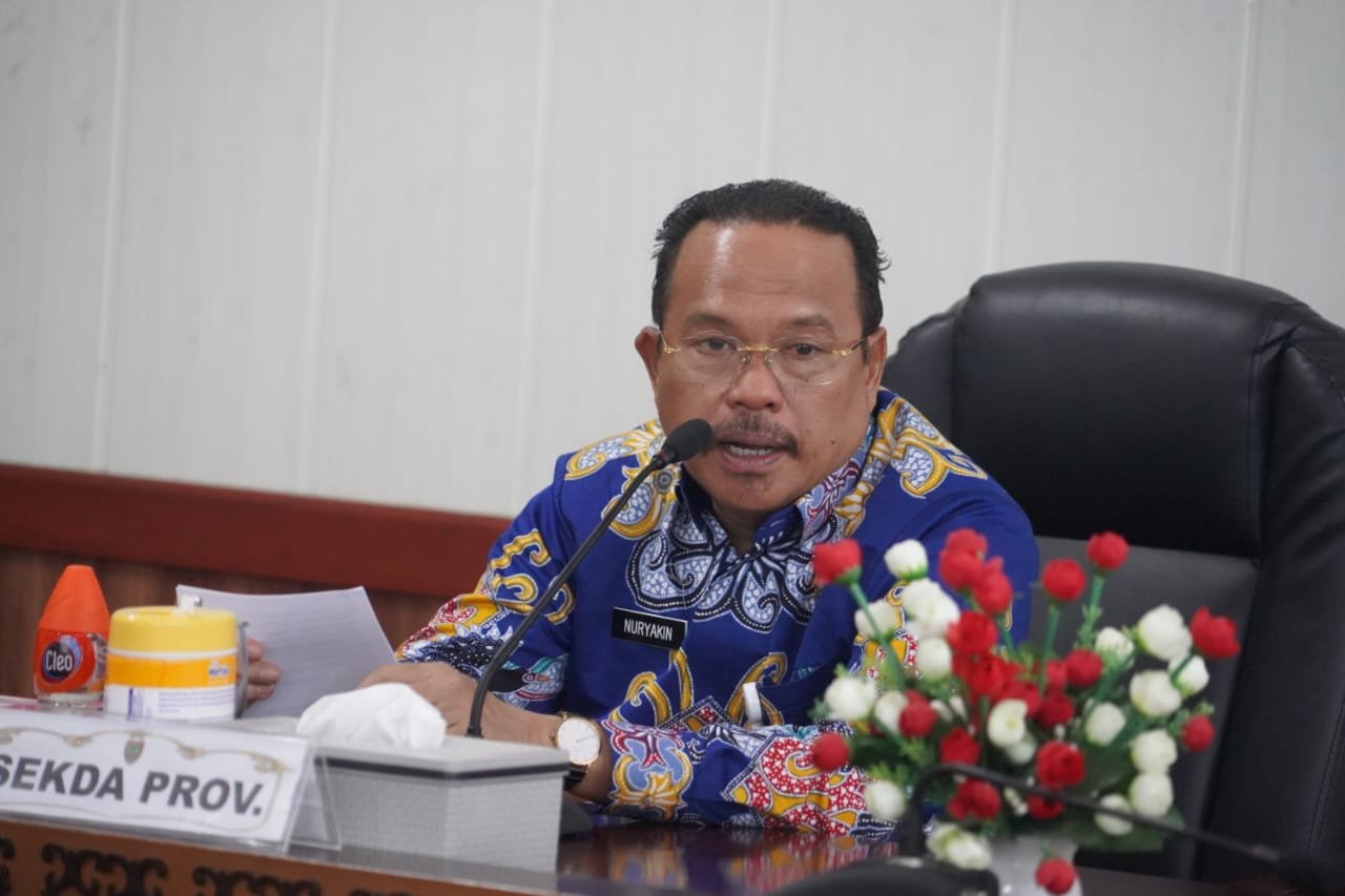 Sekda Nuryakin Lepas Calon Paskibraka Tingkat Pusat Utusan Provinsi Kalteng Tahun 2024