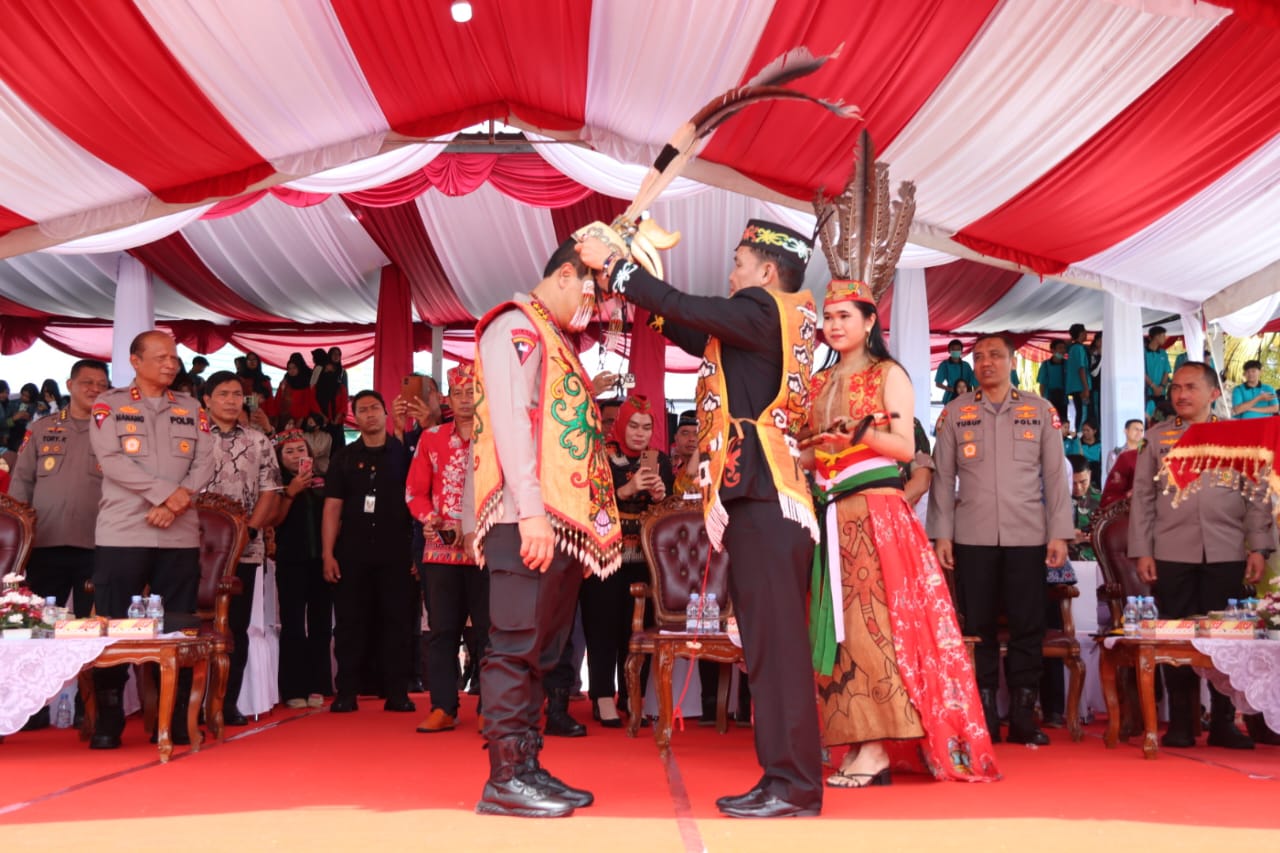 Wagub Edy Pratowo Hadiri Hasupa Hasundau Wakil Kepala Kepolisian Negara RI Dengan Masyarakat Dayak Kalteng