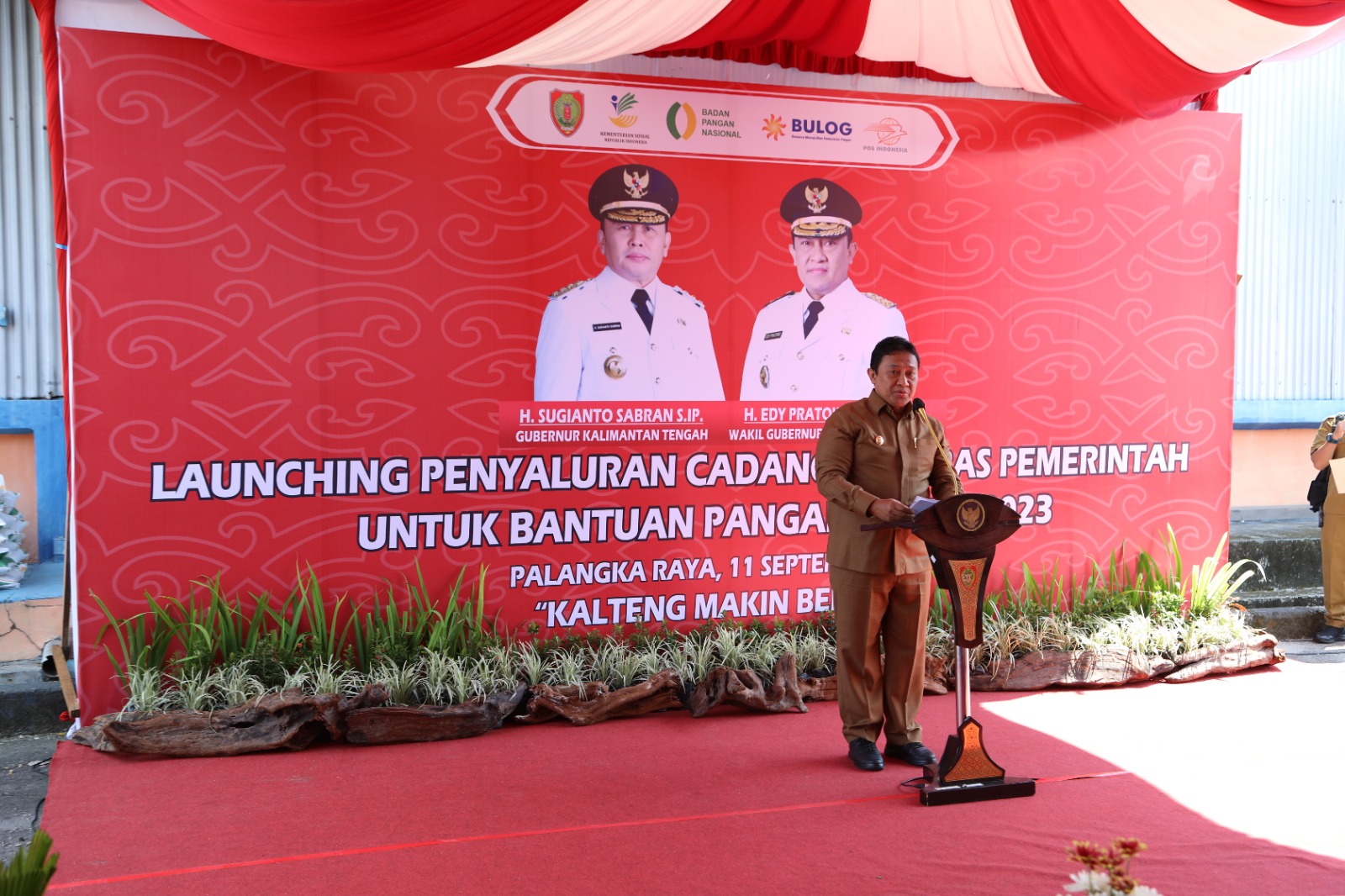 Wagub Kalteng Edy Pratowo Lepas Penyaluran Pemberian Bantuan Pangan Beras