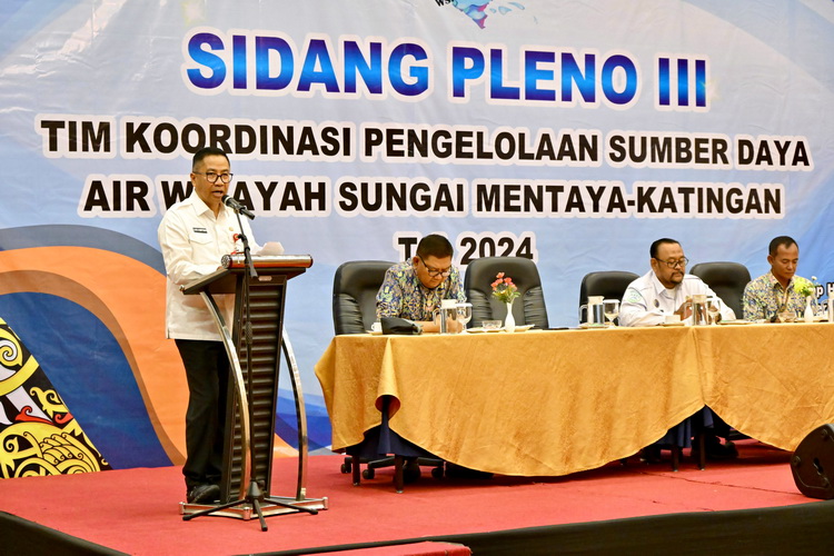 Kepala Bappedalitbang Prov. Kalteng Leonard S. Ampung Buka Sidang Pleno III TKPSDA Wilayah Sungai Mentaya-Katingan