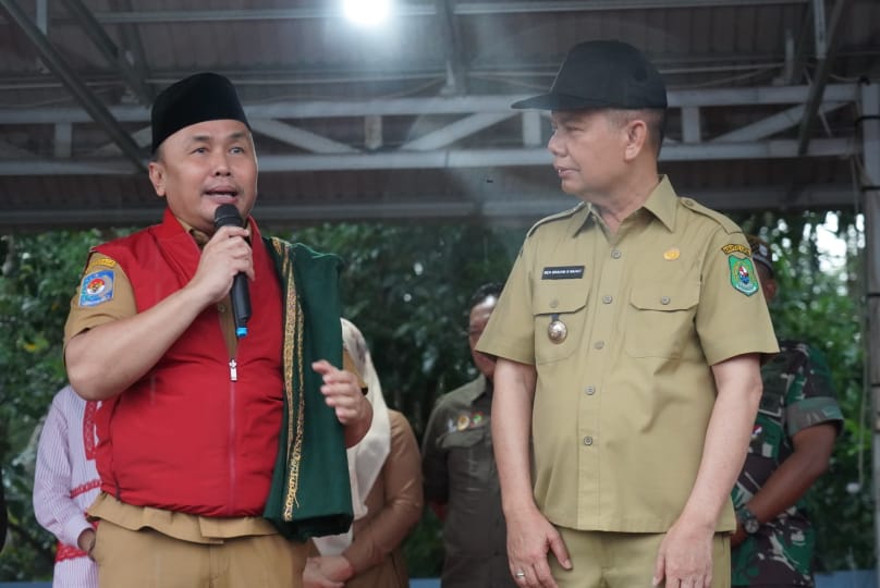 Gubernur Sugianto Sabran Tinjau Langsung Pelaksanaan Pasar Penyeimbang Di Kantor Kec. Kapuas Timur, Kab. Kapuas