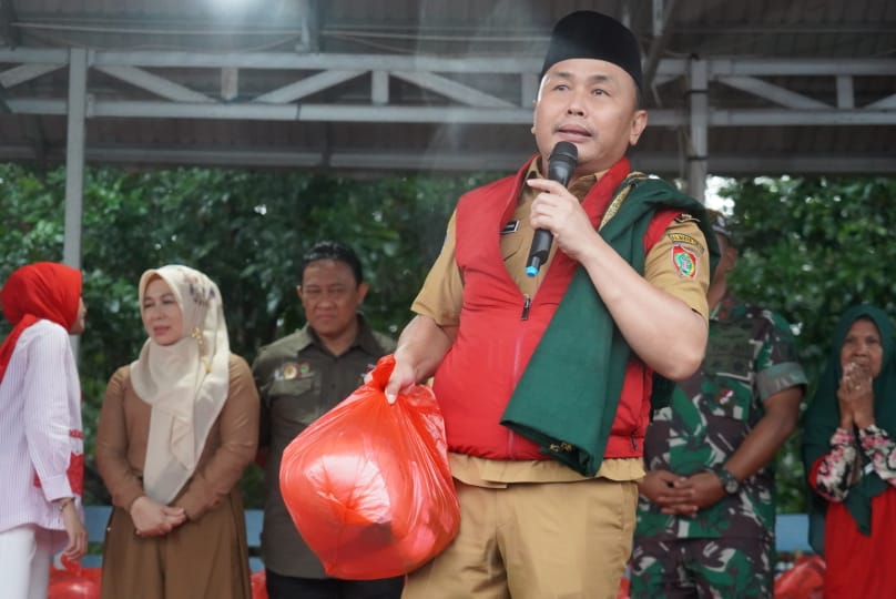 Gubernur Sugianto Sabran Tinjau Langsung Pelaksanaan Pasar Penyeimbang Di Kantor Kec. Kapuas Timur, Kab. Kapuas