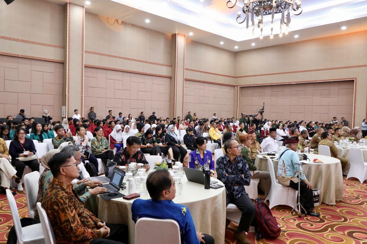 Wagub Kalteng Edy Pratowo Buka Seminar Nasional Blue Print Kalteng 2045