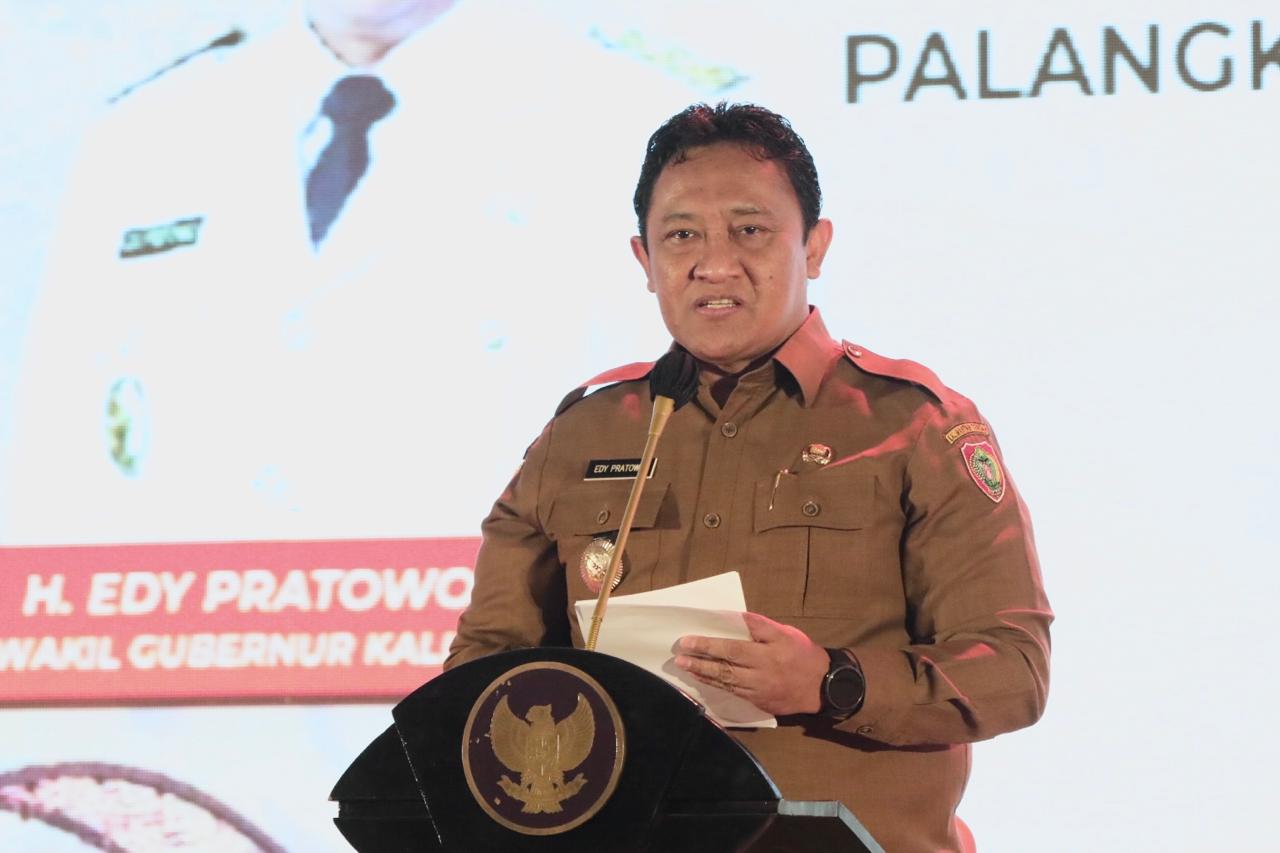 Plt. Kepala Biro Organisasi Betri Susilawati Hadiri Seminar Nasional Blue Print Kalteng 2045