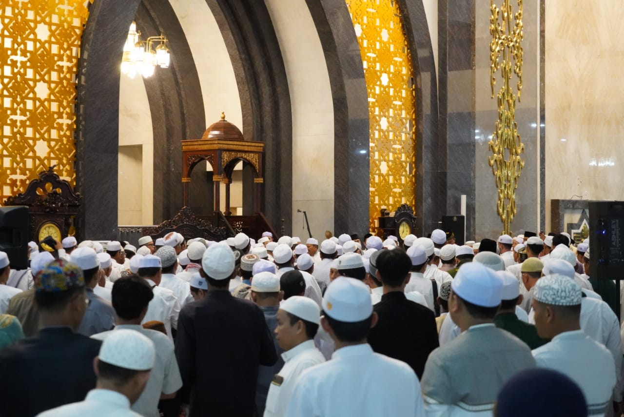 Sekda Nuryakin Hadiri Aruh Ganal Haul ke-19 Abah Guru Sekumpul dan Peringatan Isra Miraj Nabi Muhammad SAW 1445 H Sekaligus Doa Bersama