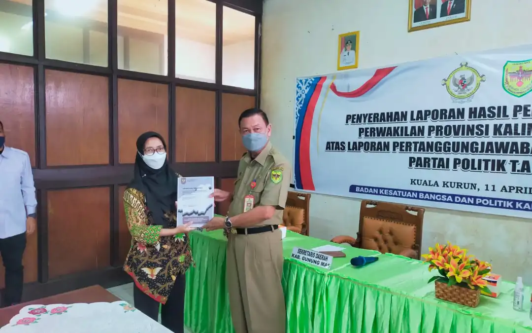 Penyerahan LHP Pertanggungjawaban Bantuan Keuangan Partai Politik Tahun 2022