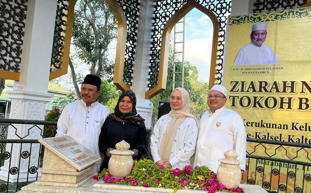 Sekda Prov. Kalteng Nuryakin Sempatkan Ziarah ke Makam Tokoh Bakumpai Haji Leman