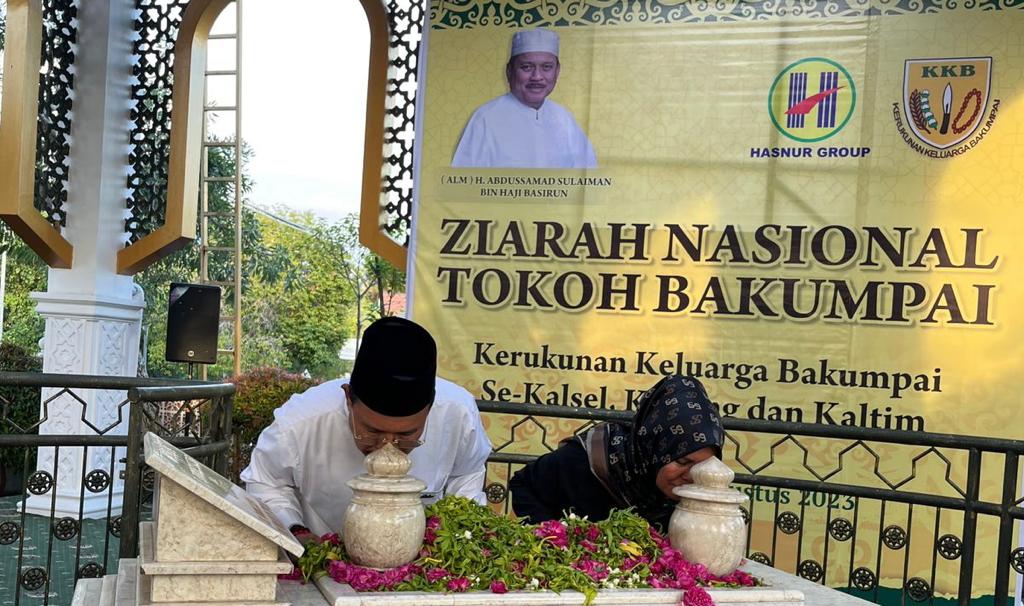 Sekda Prov. Kalteng Nuryakin Sempatkan Ziarah ke Makam Tokoh Bakumpai Haji Leman