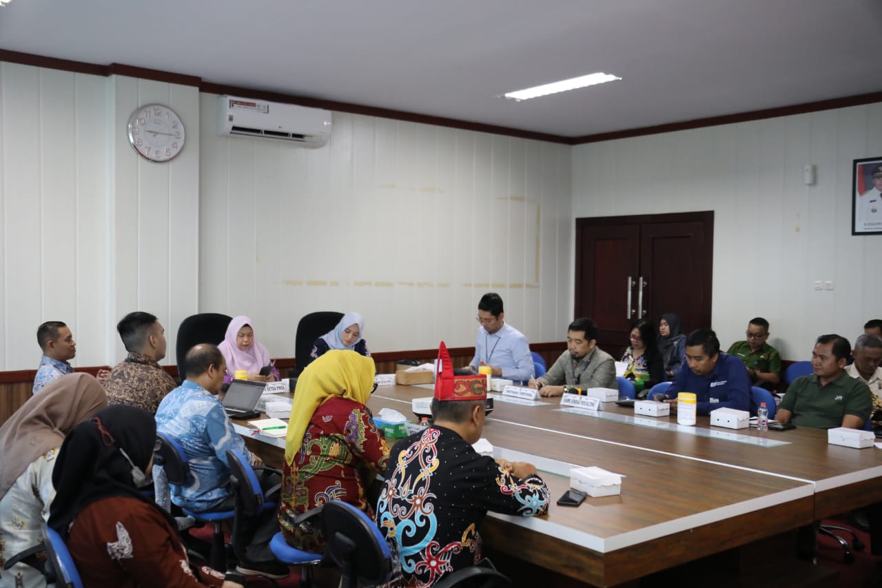 Asisten Ekbang Sri Widanarni Pimpin Rapat Lanjutan Persiapan Pelaksanaan National Halal Fair