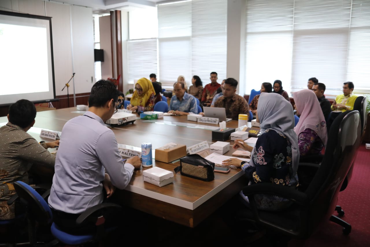 Asisten Ekbang Sri Widanarni Pimpin Rapat Lanjutan Persiapan Pelaksanaan National Halal Fair