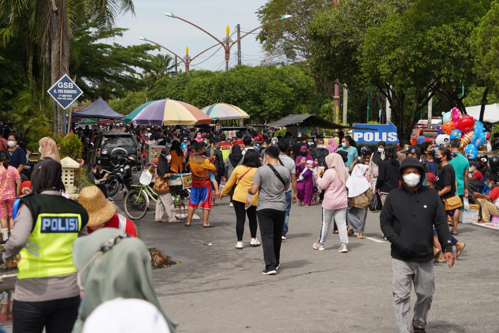 Antusias Masyarakat Memenuhi Area CFD Bundaran Besar Palangka Raya