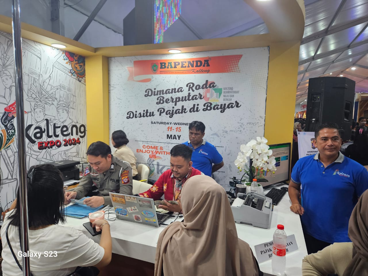 Bapenda Prov. Kalteng dan Samsat Tarik Minat Masyarakat Membayar Pajak Kendaraan di Kalteng Expo