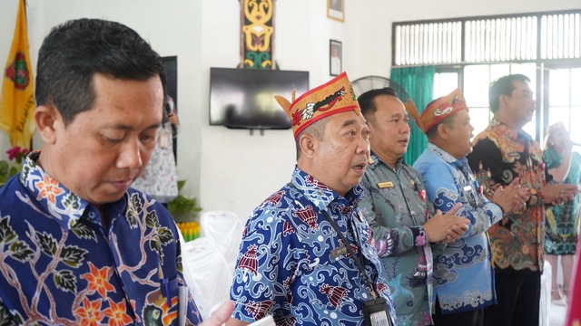 Kepala DLH Prov. Kalteng Joni Harta Dampingi Gubernur Kalteng Agustiar Sabran Dalam Anjangsana
