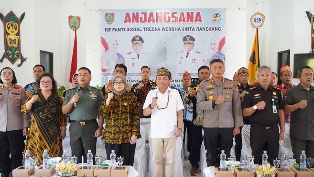 Kepala DLH Prov. Kalteng Joni Harta Dampingi Gubernur Kalteng Agustiar Sabran Dalam Anjangsana