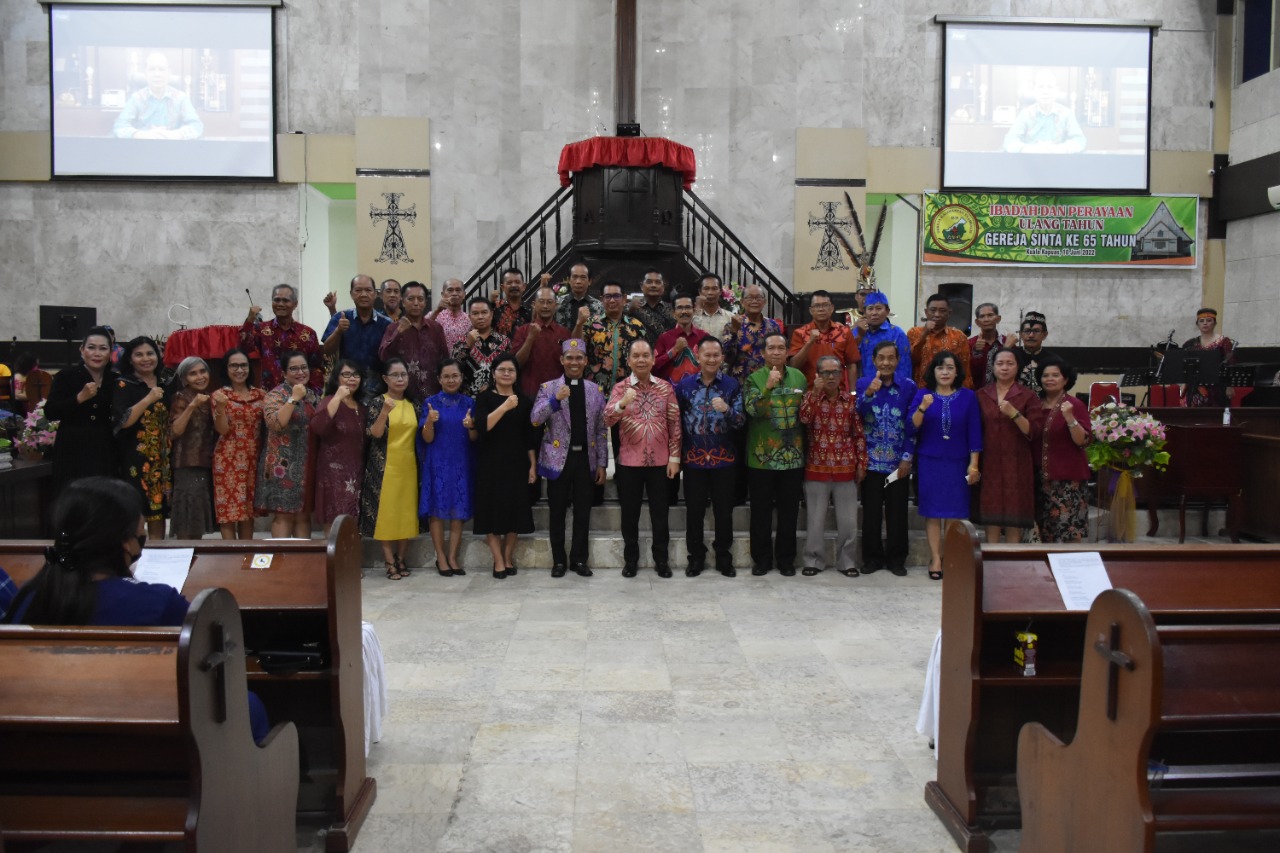 Bupati Kapuas Hadiri HUT Ke-65 Gereja Sinta