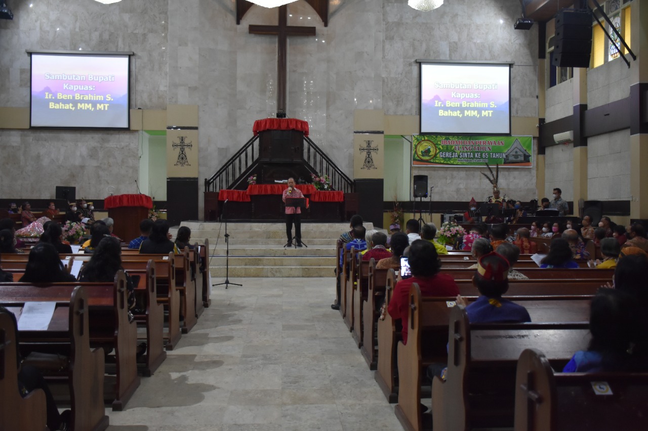 Bupati Kapuas Hadiri HUT Ke-65 Gereja Sinta