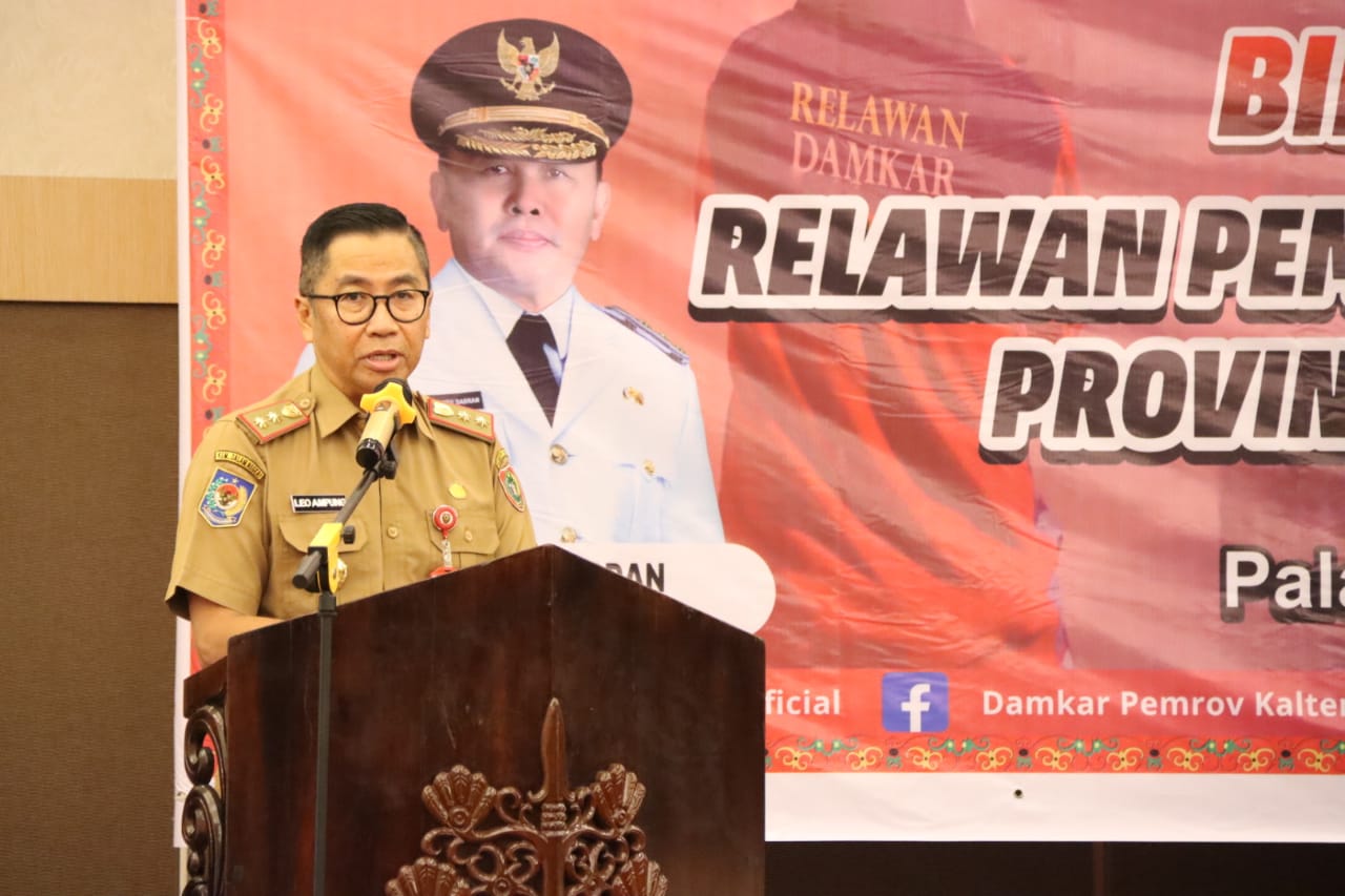 Asisten Ekbang Setda Prov. Kalteng Leonard S. Ampung Buka Bimtek Relawan Pemadam Kebakaran Tahun 2023