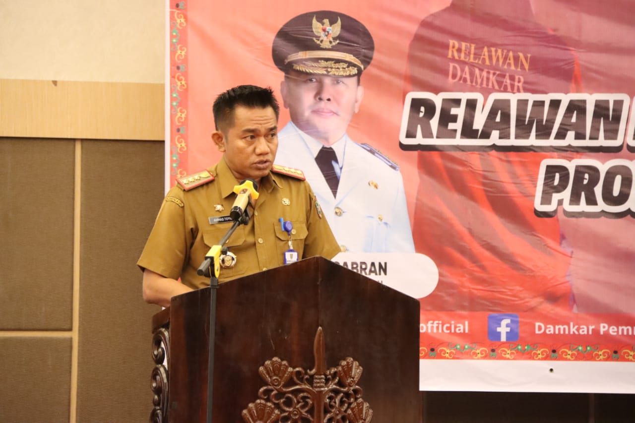 Asisten Ekbang Setda Prov. Kalteng Leonard S. Ampung Buka Bimtek Relawan Pemadam Kebakaran Tahun 2023