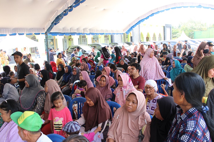 Kaban Kesbangpol Prov. Kalteng Katma F. Dirun Buka Pasar Murah