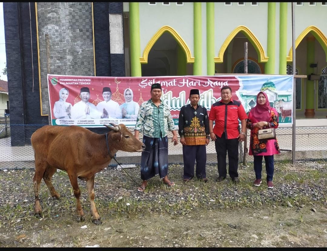 Pemprov Kalteng Serahkan 7 Ekor Hewan Kurban Untuk Masyarakat Kab. Gumas