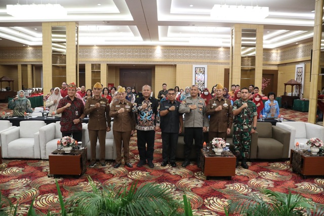 Plh. Asisten Pemkesra Maskur Buka Sosialisasi Jiwa Semangat Nilai - Nilai 1945 kepada Bapak dan Ibu Guru