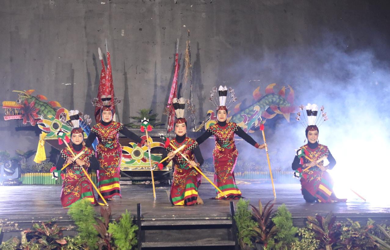 Asisten Ekbang Sri Widanarni Buka Kegiatan Gelar Seni Budaya