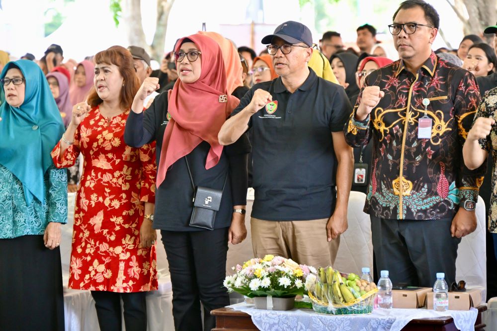 Kepala Bappedalitbang Prov. Kalteng Leonard S. Ampung Hadiri Gebyar UMKM