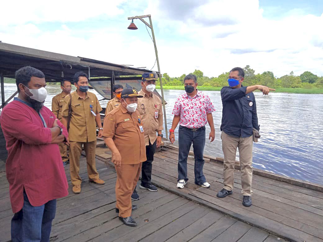 Gubernur H. Sugianto Sabran Kembangkan Keramba Ikan Terintegrasi Wisata