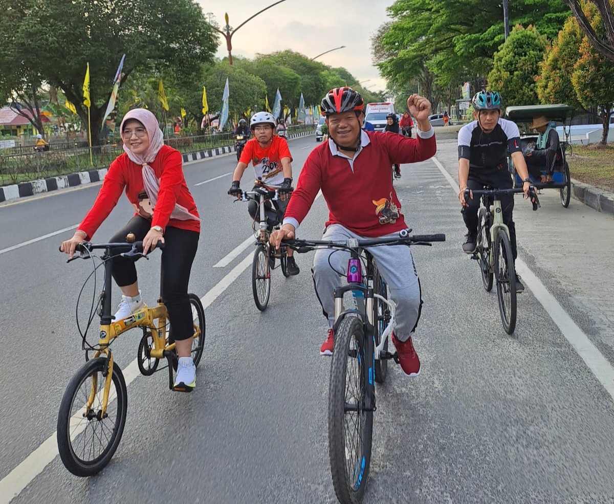 Sekretaris DPRD H. Pajarudinnoor Ikuti Acara Bersepeda Gembira