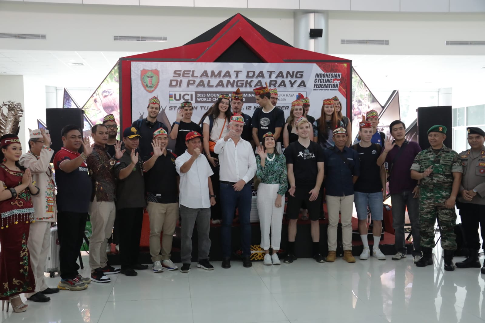 Sahli Suhaemi Sambut Kedatangan Atlet Internasional Peserta UCI MTB Eliminator World Championship 2023