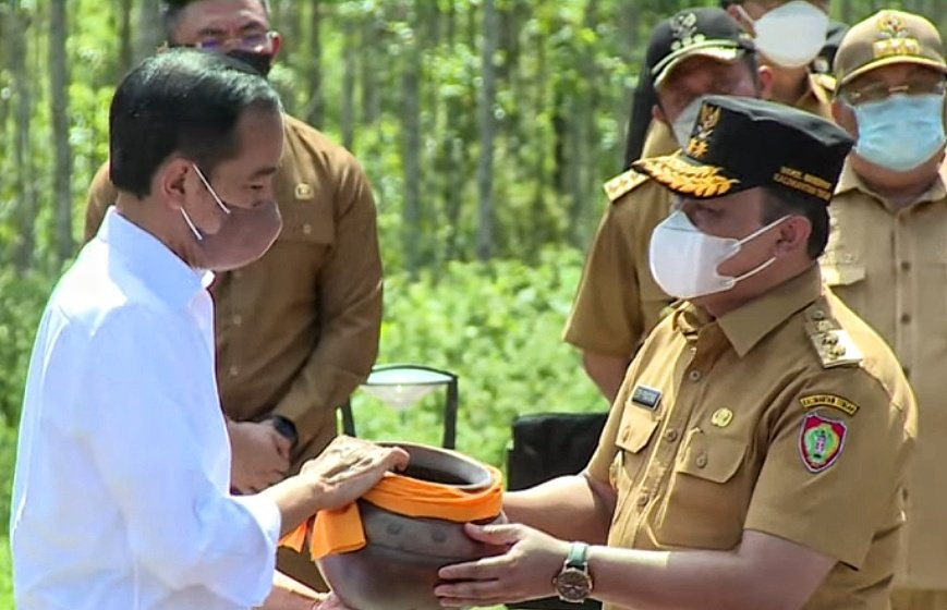 Pemprov Kalteng Ikuti Bagian Prosesi Penyatuan Tanah Dan Air Di Titik 0 IKN Nusantara