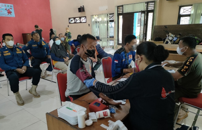 Peringati HUT Satpol PP, Satlinmas Dan Damkar Kab. Kobar Kerjasama Dengan UDD PMI Gelar Baksos Donor Darah