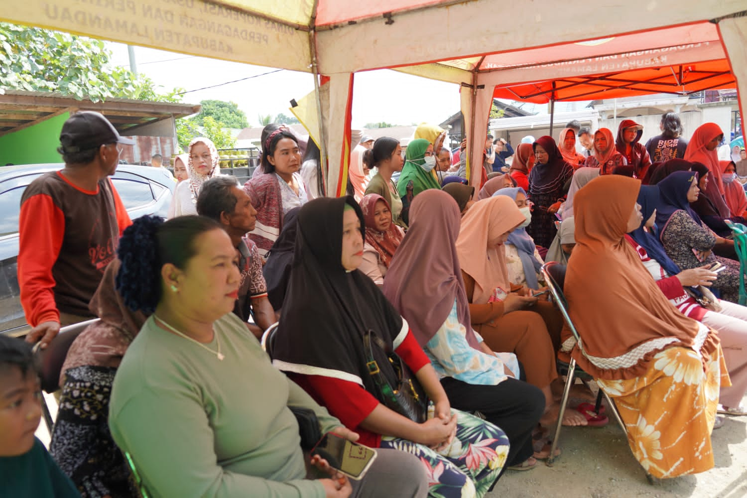 Masyarakat Lamandau Antusias Kunjungi Pasar Penyeimbang yang Digelar Oleh Pemprov Kalteng